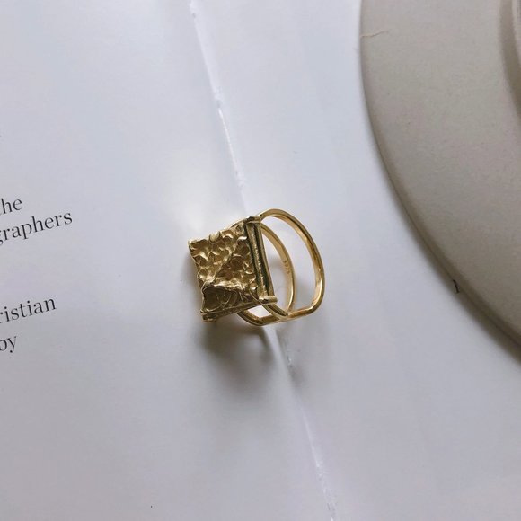 LAST ONE 💖18K Goldplated Square Signet Ring - Picture 2 of 7